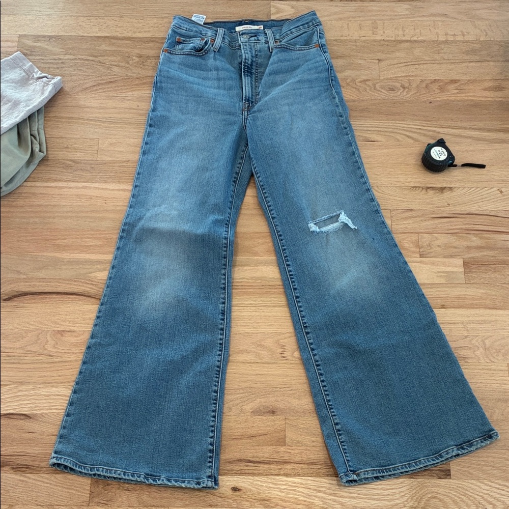 Levi ribcage bell size 28